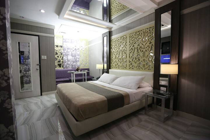 Room 12 of 21