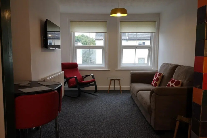 Room 4 of 18