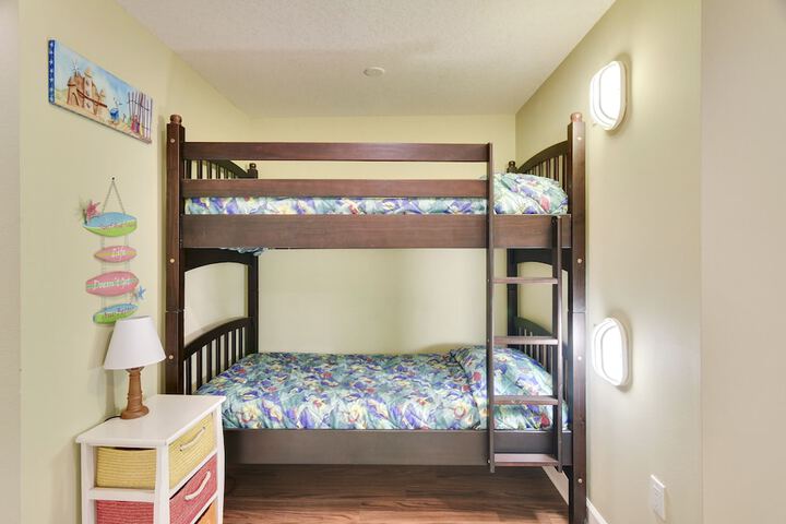Room 33 of 308