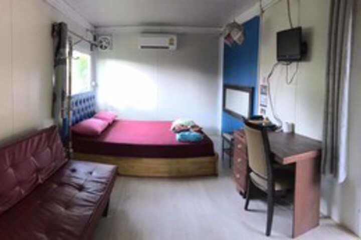 Room 16 of 18