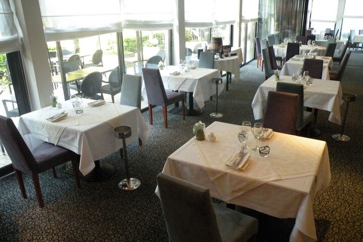 Dining 29 of 46