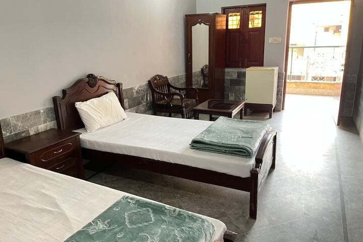 Room 4 of 17