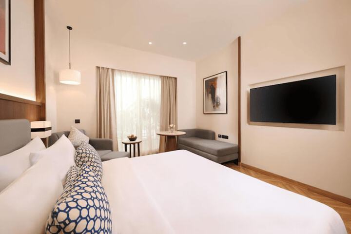 Room 33 of 71