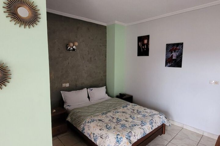 Room 10 of 25