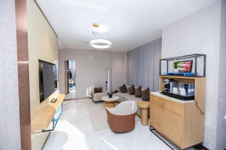Room 21 of 32