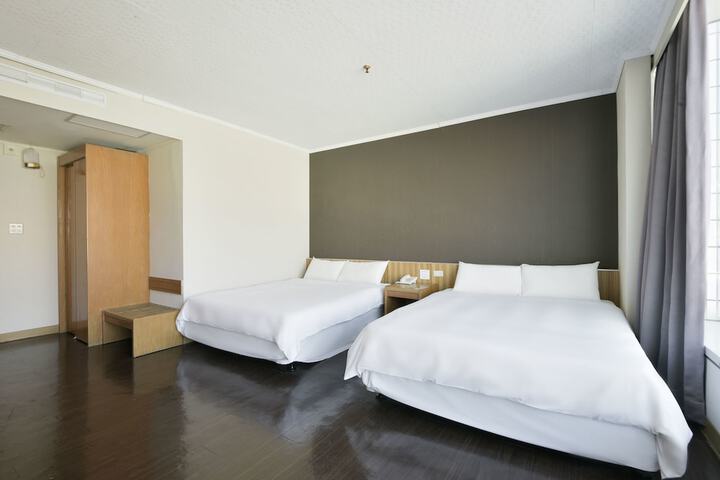 Room 10 of 49
