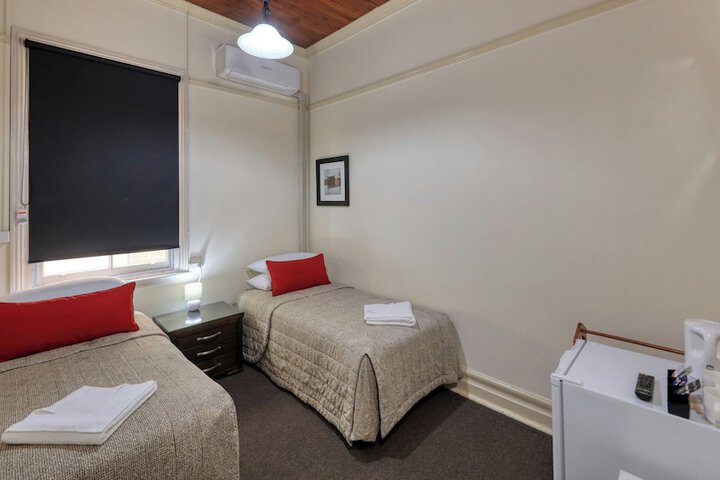 Room 9 of 25