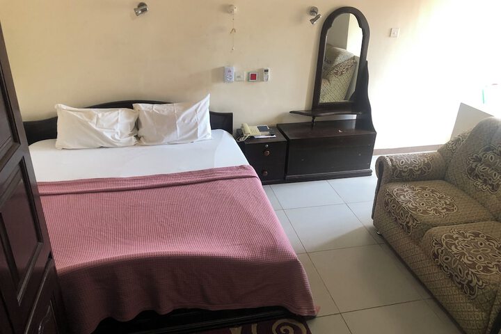 Room 6 of 22