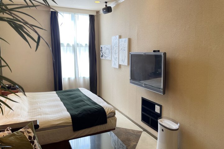 Room 6 of 22