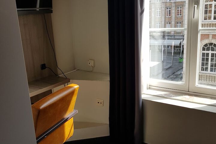 Room 19 of 64