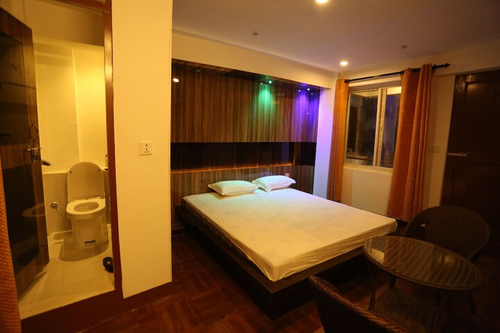Room 10 of 36