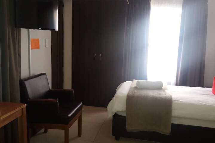 Room 10 of 34