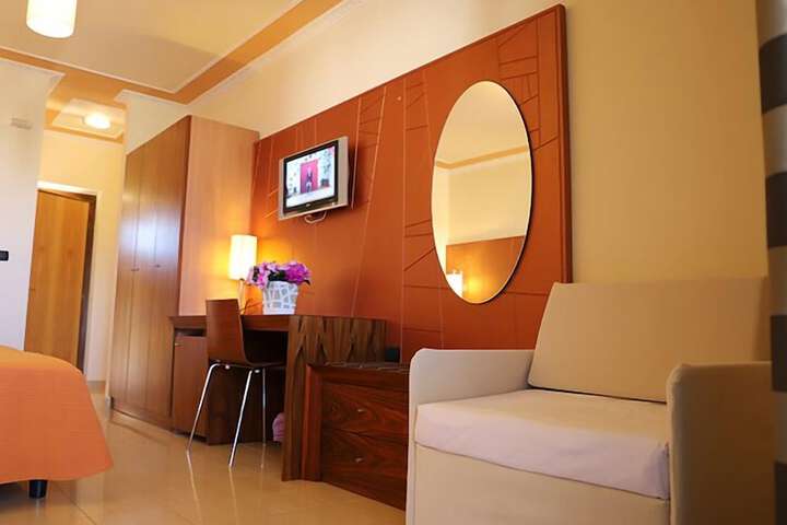 Room 10 of 21