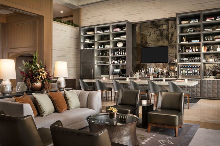 Lobby lounge