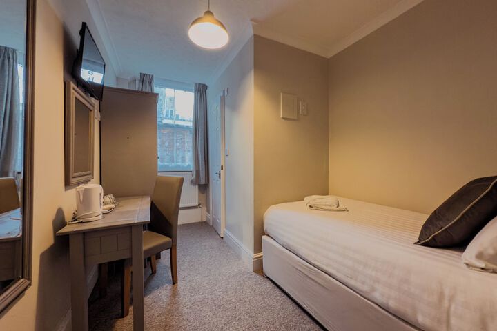 Room 14 of 27