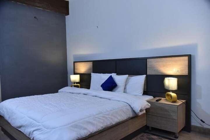 Room 4 of 31