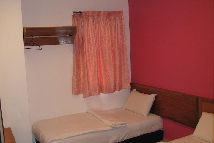 Room 10 of 34