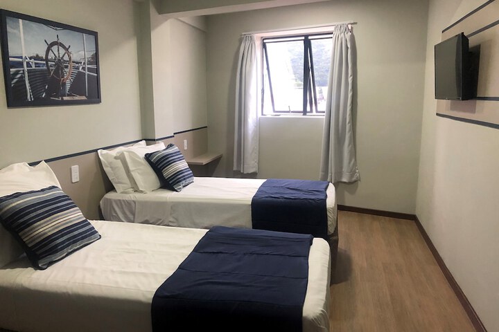 Room 9 of 33