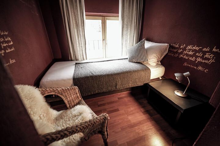 Room 41 of 102