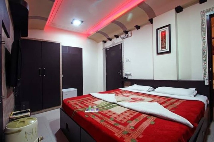 Room 5 of 10