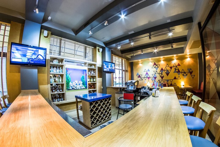 Lounge 98 of 148