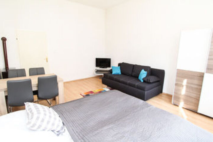 Room 9 of 33