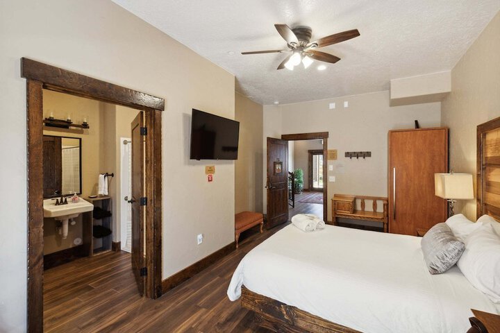 Room 52 of 225