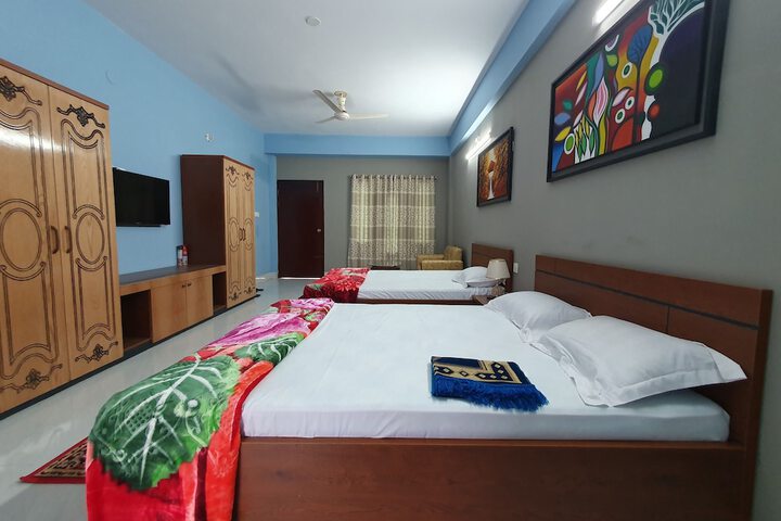 Room 5 of 8