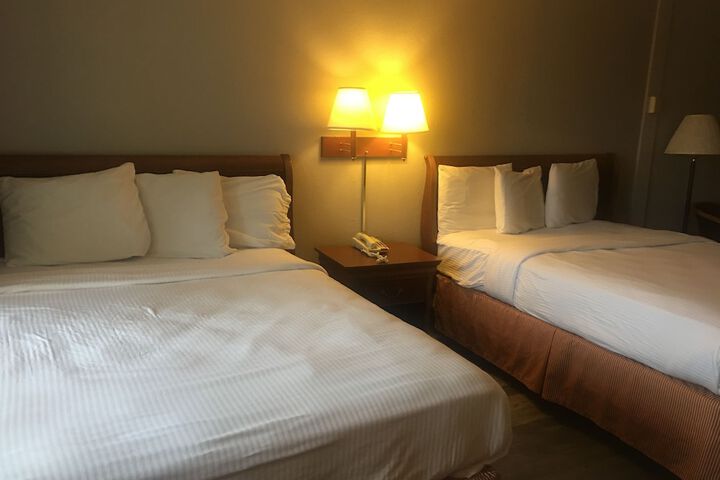 2 Queen Beds (5 of 14)
