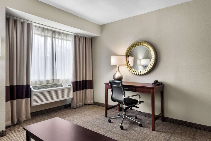 Suite (1 of 4)