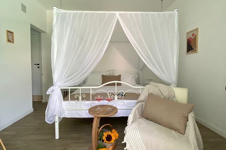 Room 28 of 184
