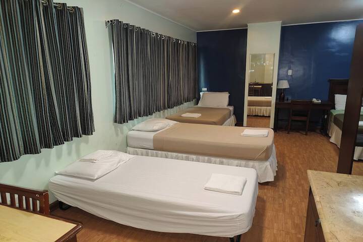 Room 10 of 31