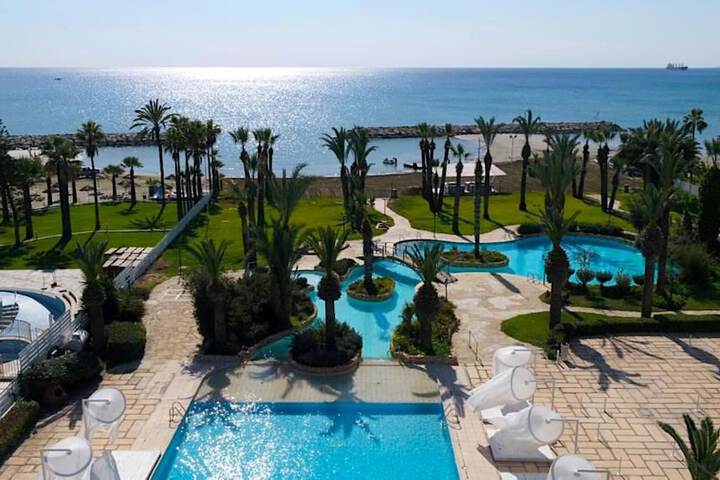 Pool Hotel