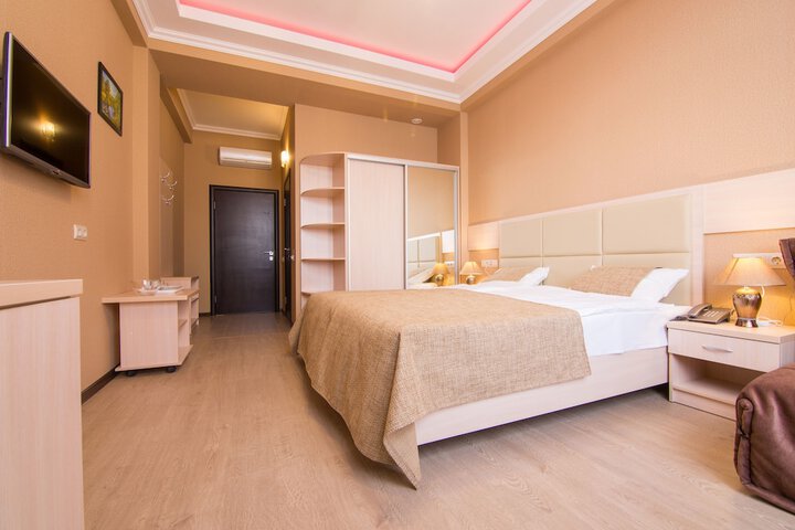 Room 25 of 67