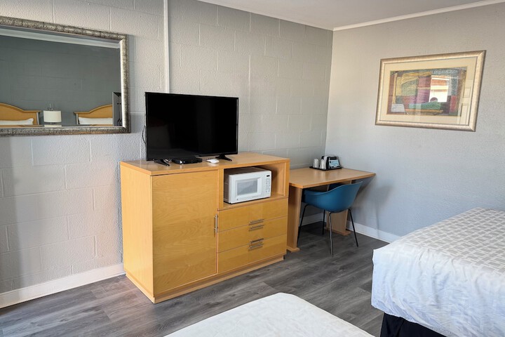 Room 8 of 15