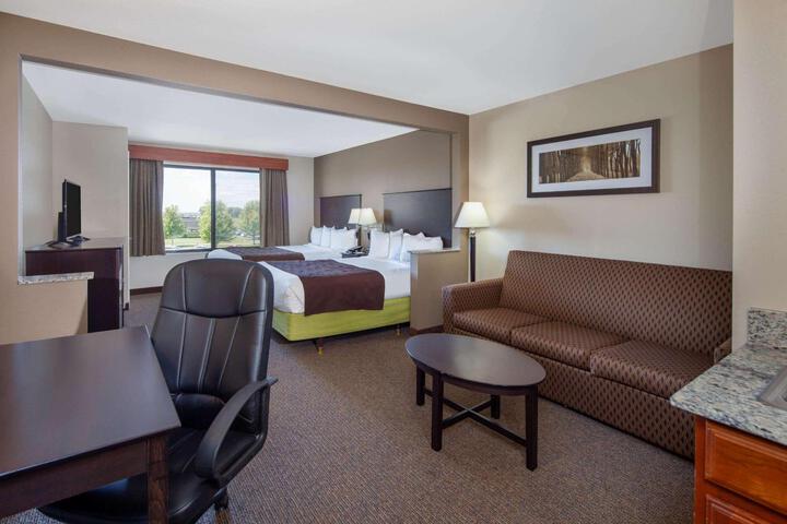 2 Queen Beds (3 of 12)