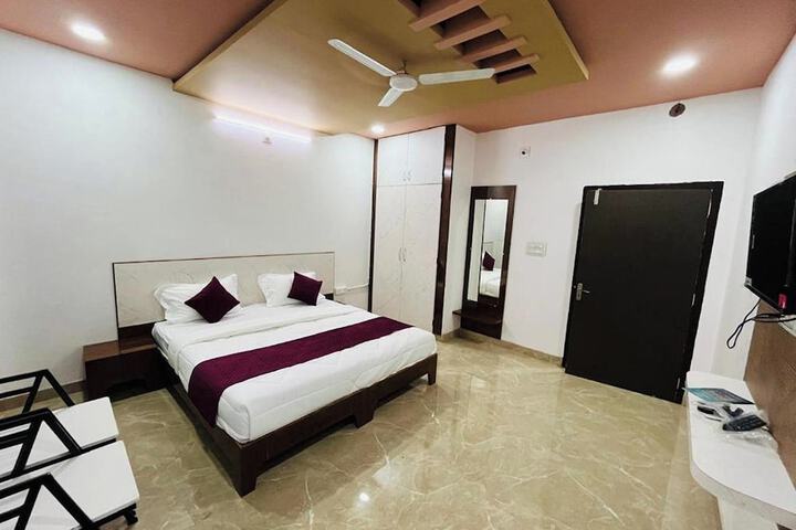 Room 18 of 25