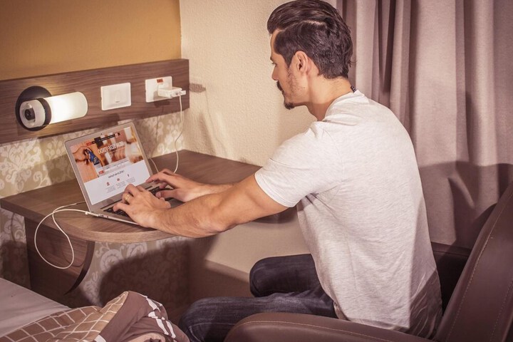 Room 5 of 16