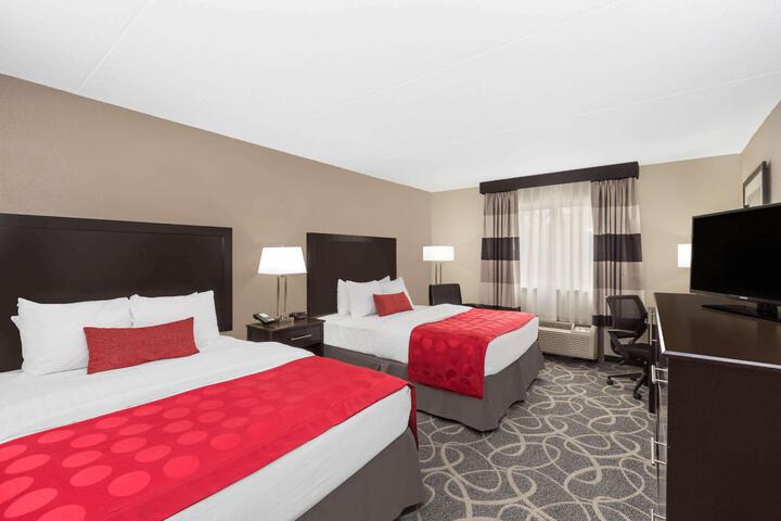 Quadruple Queen Bed (4 of 5)