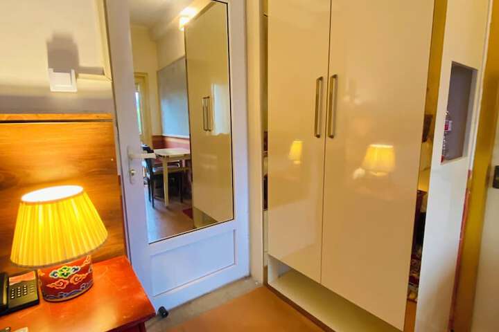 Room 84 of 214