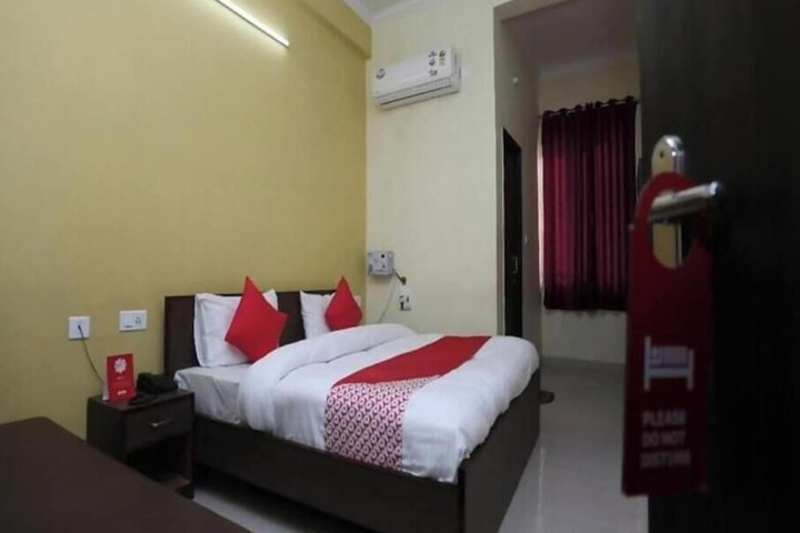 Room 3 of 8