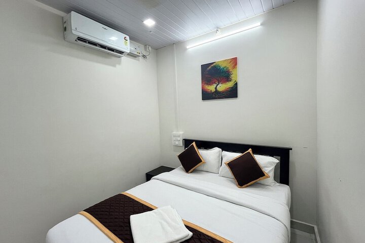 Room 8 of 14