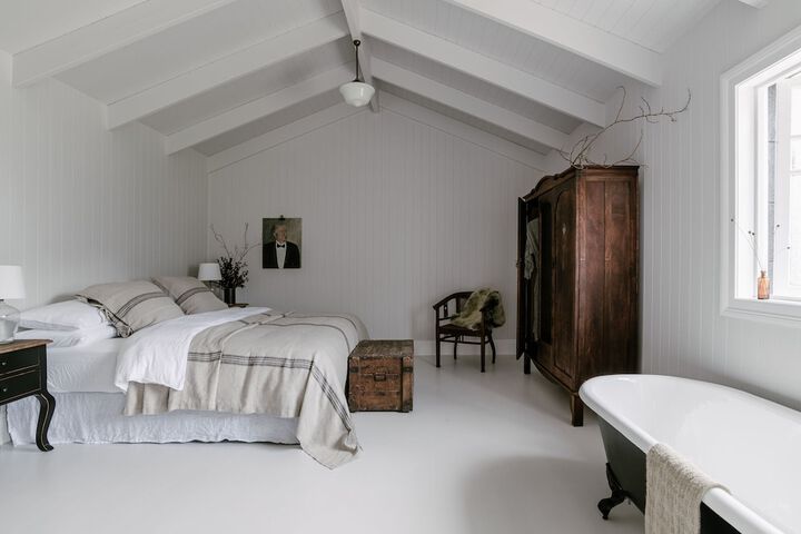 Room 3 of 51