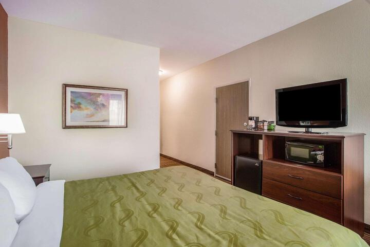 Exterior Queen Bed (13 of 15)