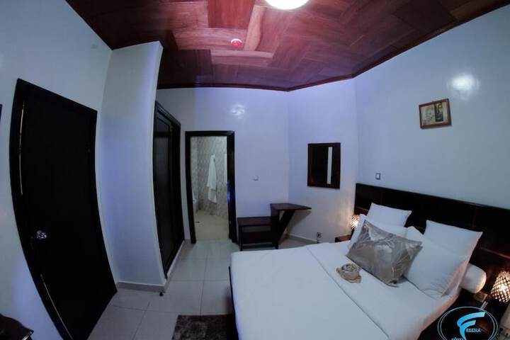 Room 12 of 38