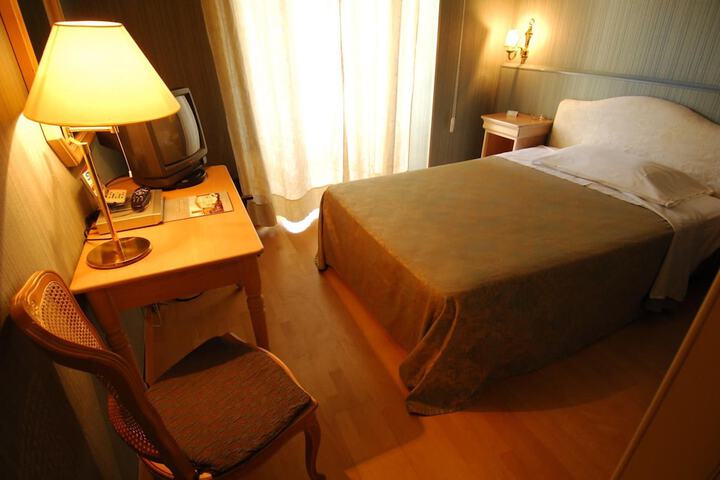 Room 20 of 49