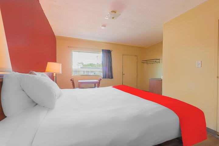 1 King Bed (8 of 11)