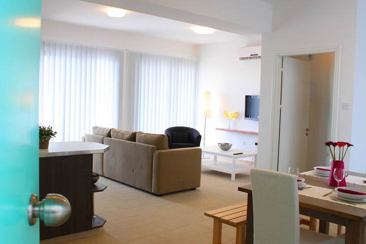 Room 2 of 81