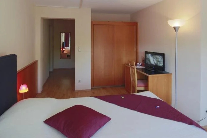 Room 4 of 19