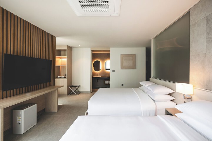 Room 98 of 151